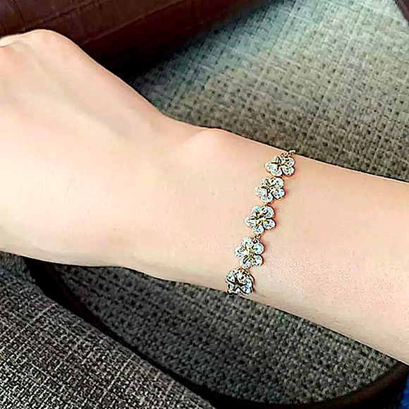 🆕 Elegant Fashion Rhinestone Zircon Flowers Adjustable Bolo Bracelet - Picture 4 of 6